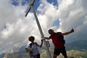 78 Croce di vetta del Pizzo Pradella (2626 m) con i Diavoli